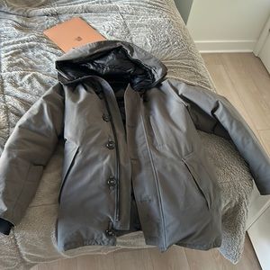 Barely worn men’s Canada goose jacket